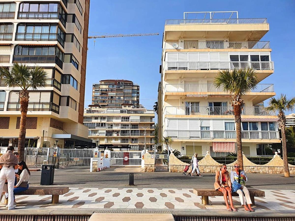 First Line Apartment With 3 Bedrooms And Seaviews Benidorm Extérieur photo