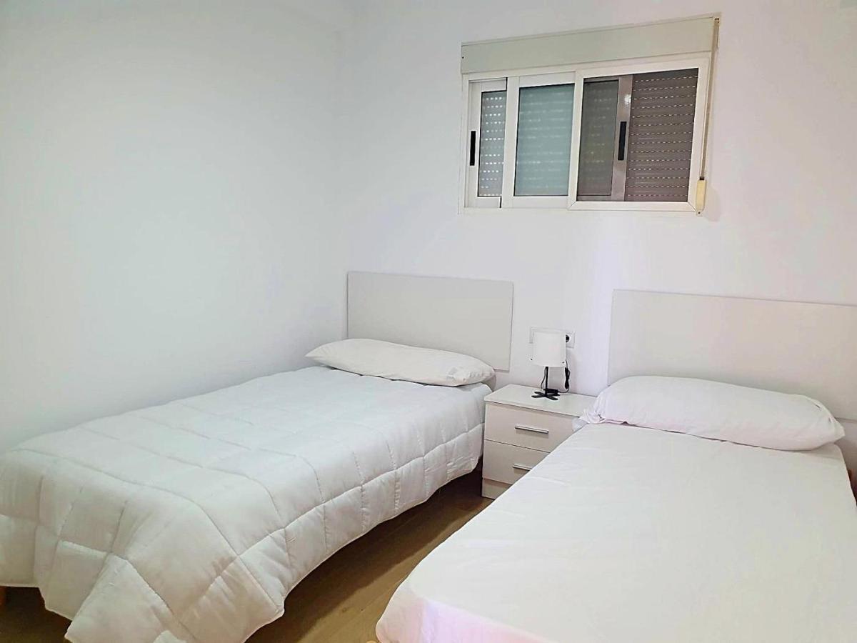 First Line Apartment With 3 Bedrooms And Seaviews Benidorm Extérieur photo